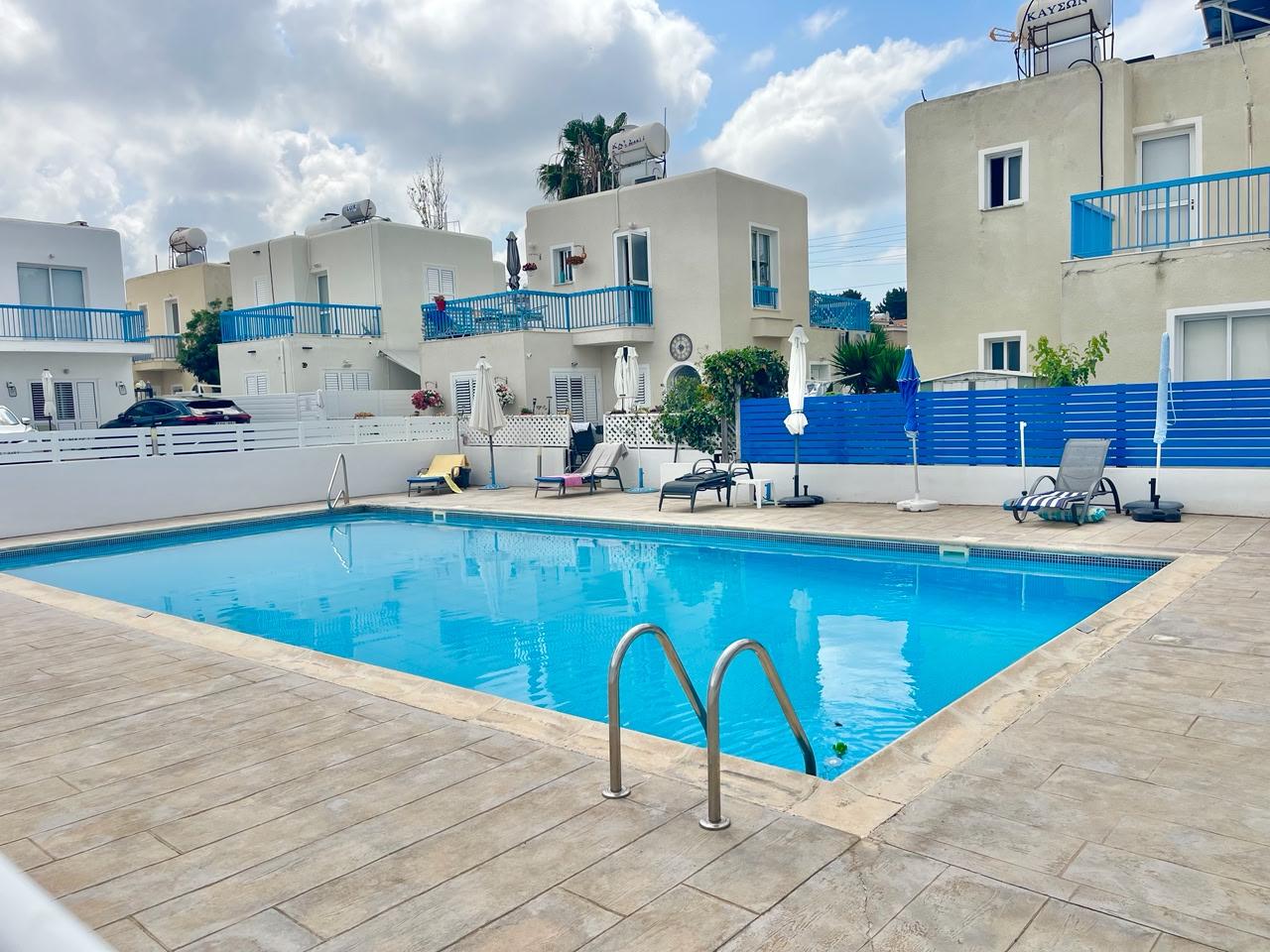 Ground-Floor Apartment with Private Outdoor Area and Communal Swimming Pool — main photo