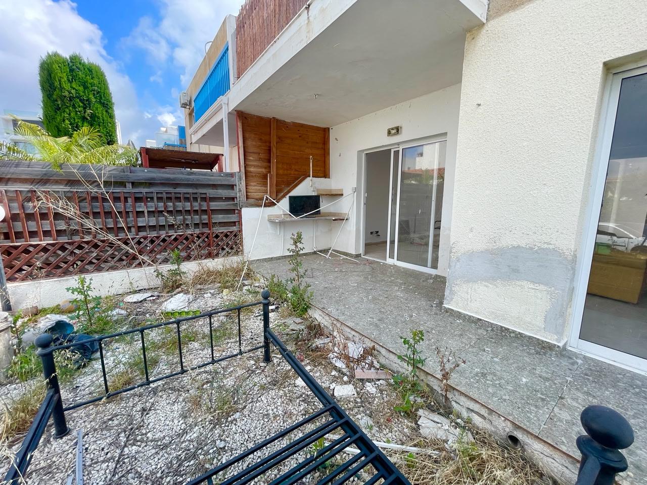 Ground-Floor Apartment with Private Outdoor Area and Communal Swimming Pool — photo 2