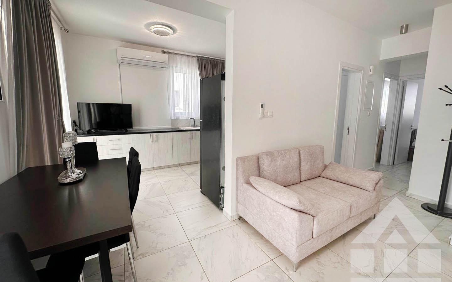 2-Bedroom Apartment with a Large Covered Veranda — photo 3