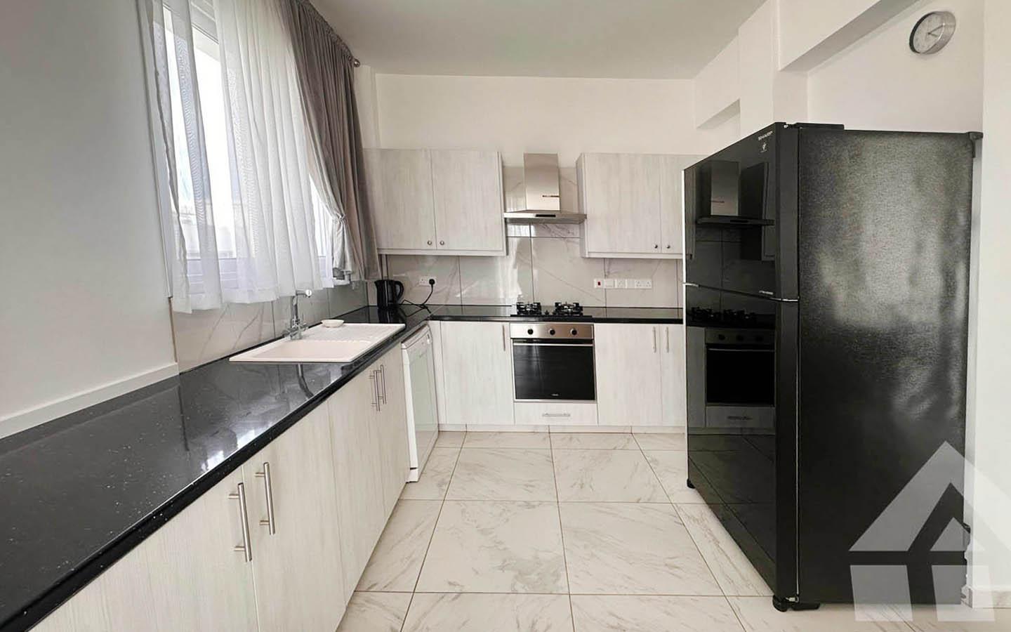 2-Bedroom Apartment with a Large Covered Veranda — photo 4