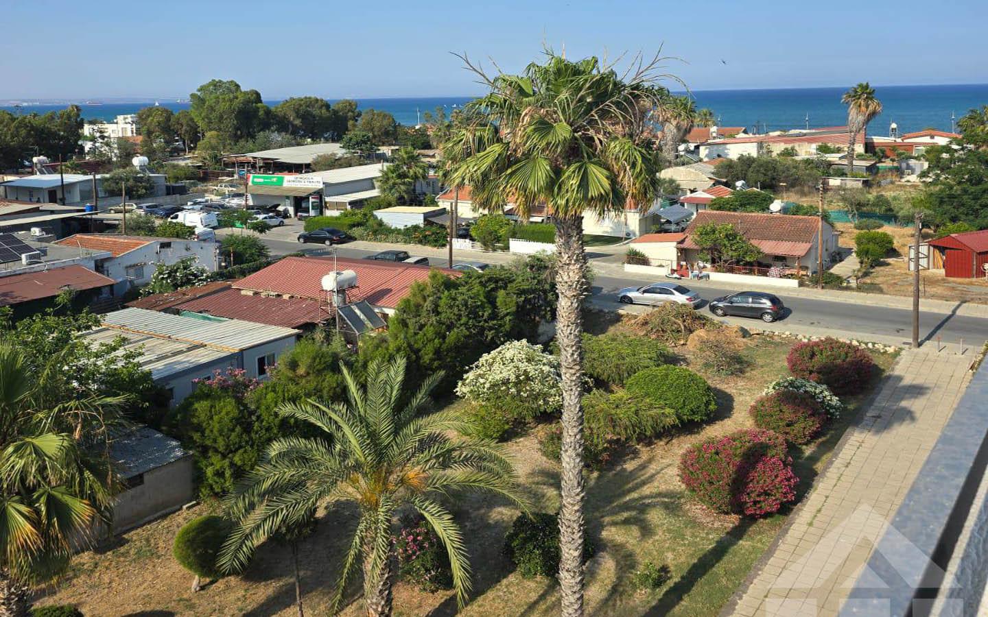 2-Bedroom Apartment with Sea View — main photo