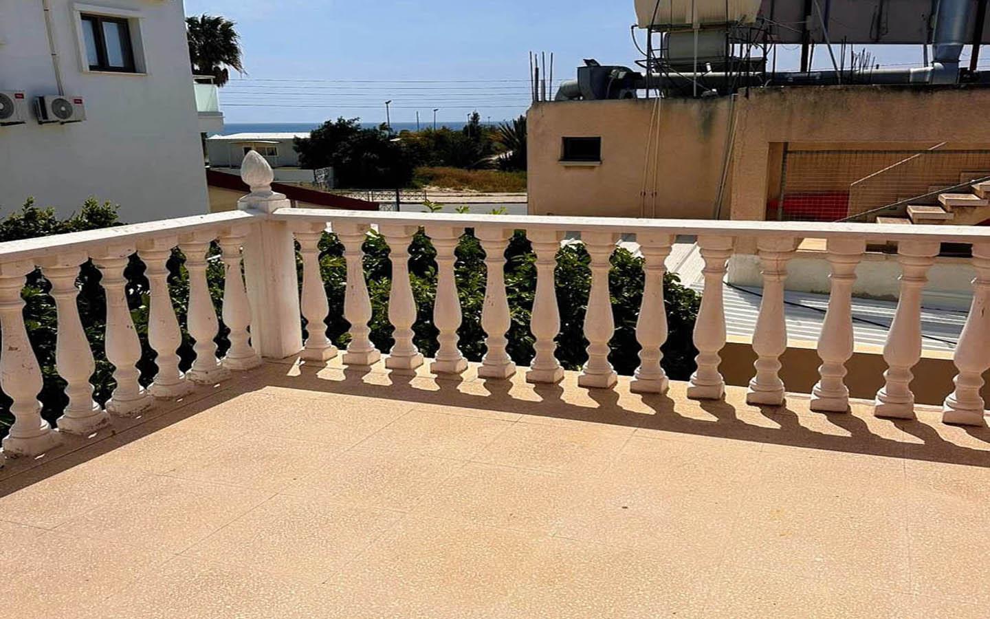 1-Bedroom Apartment with Sea Views — main photo