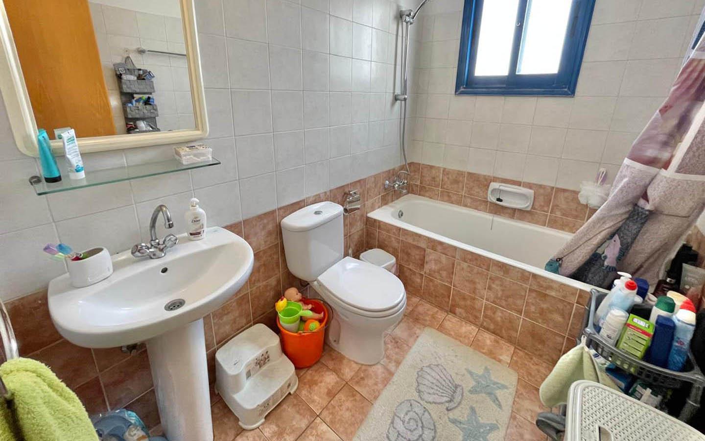 2-bedroom apartment with a large veranda and sea views — photo 5