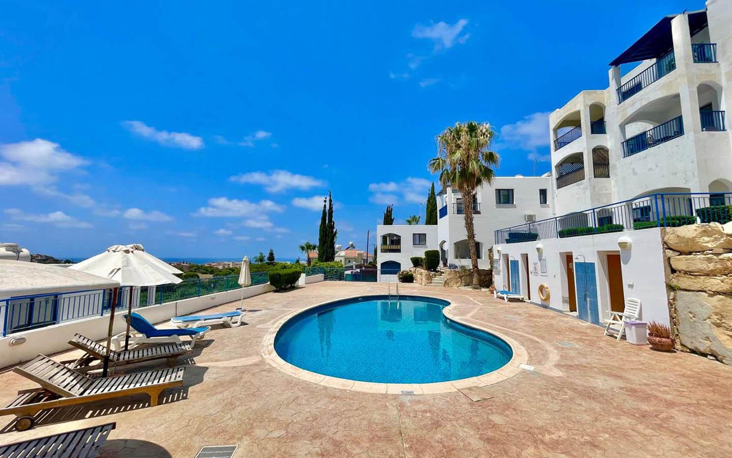 2-bedroom apartment with a large veranda and sea views — main photo