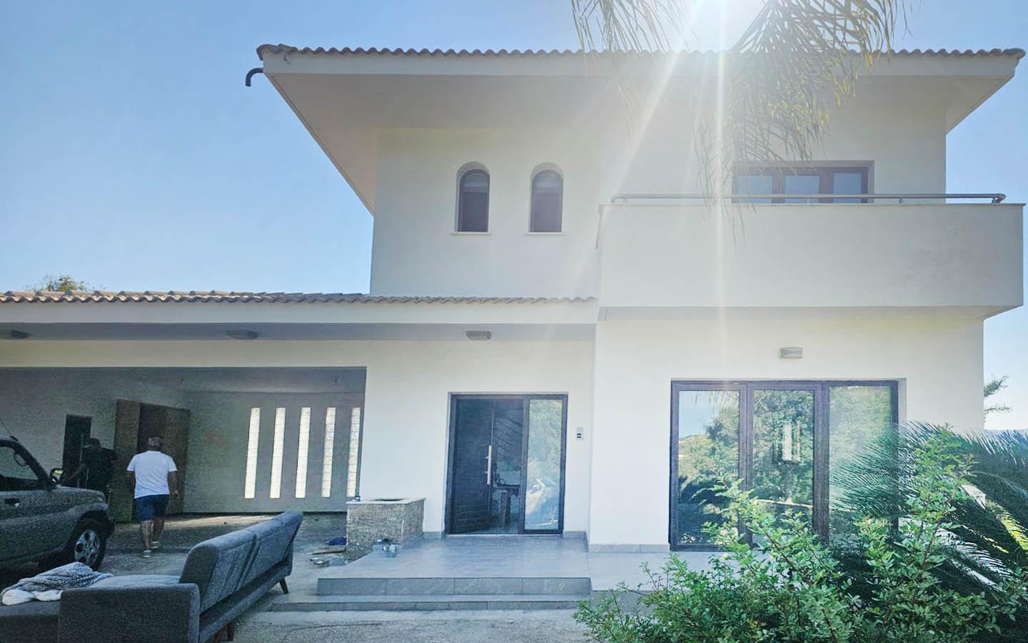 Family Villa with 4 Bedrooms on a Private 1,500 m2 Plot — Giolou