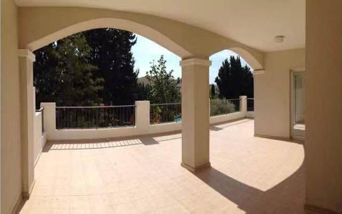 2-Bedroom Apartment with a Huge Veranda Overlooking the Pool — Universal