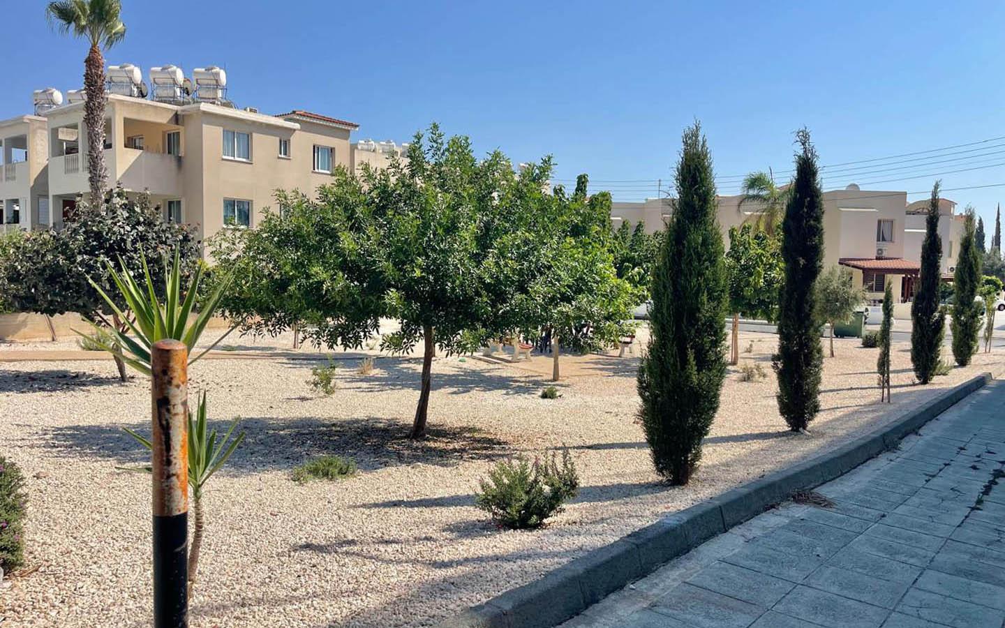 3-Bedroom Townhouse with a Private Garden and Spacious Roof Terrace — Universal
