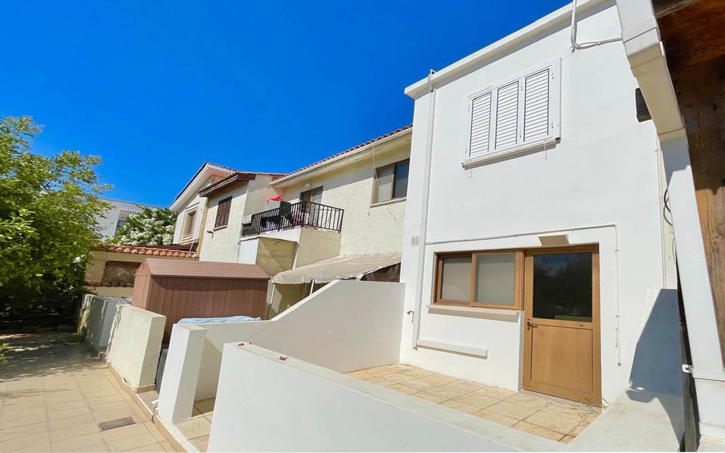 3-Bedroom Townhouse with a Private Veranda and Covered Parking — Tombs Of Kings