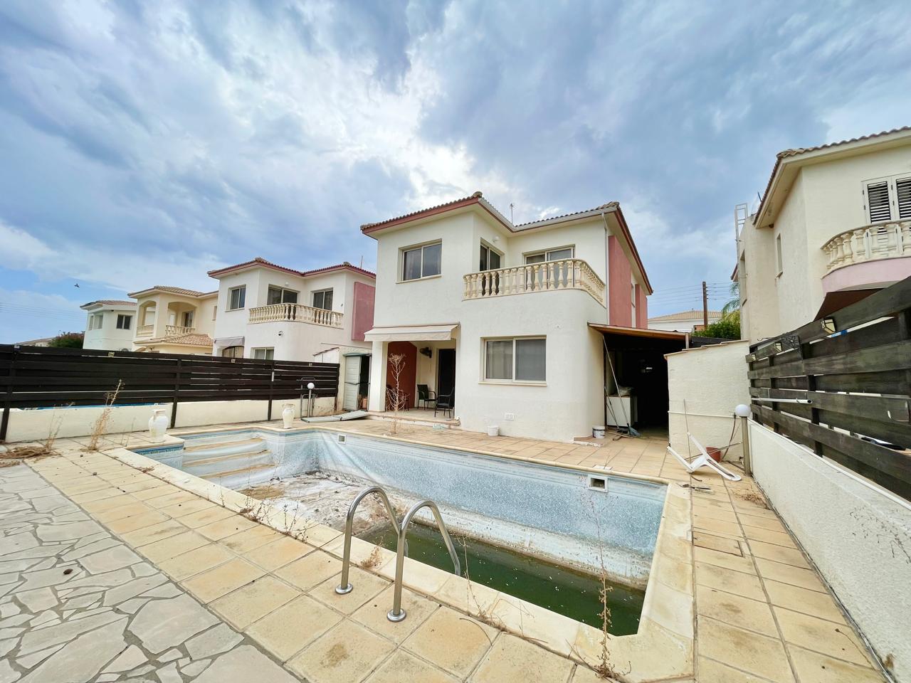 4-Bedroom Villa with Pool — Mandria