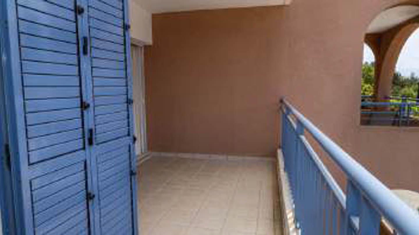 2-Bedroom Apartment with a Spacious Covered Veranda — Geroskipou