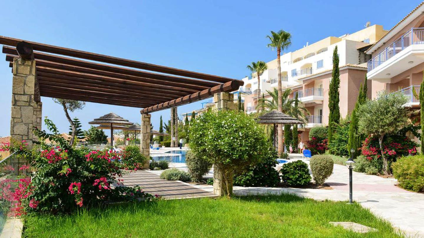 2-Bedroom Apartment with a Private Roof Terrace — Geroskipou