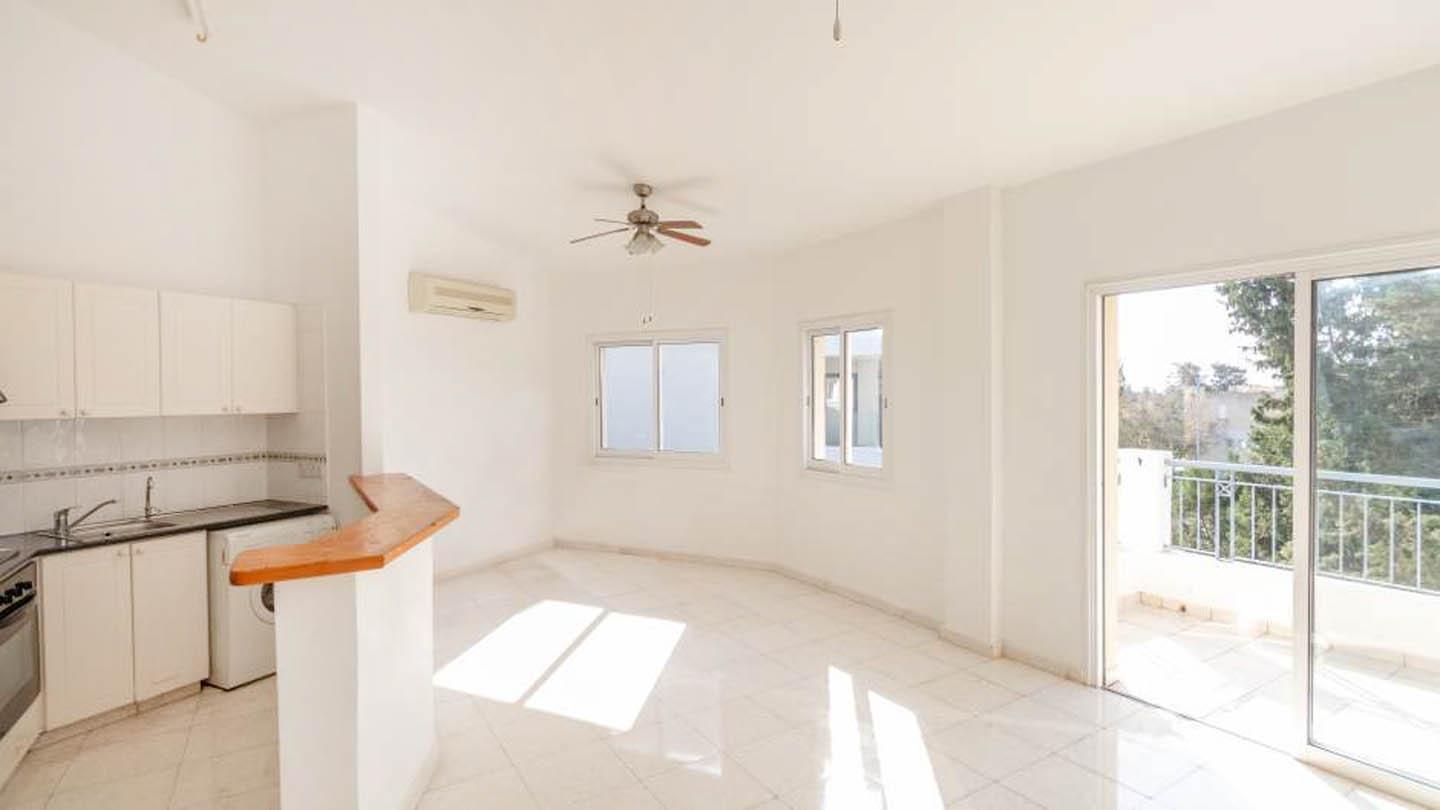 Bright 2-Bedroom Penthouse on the Top Floor, Close to the Sea — Kato Paphos