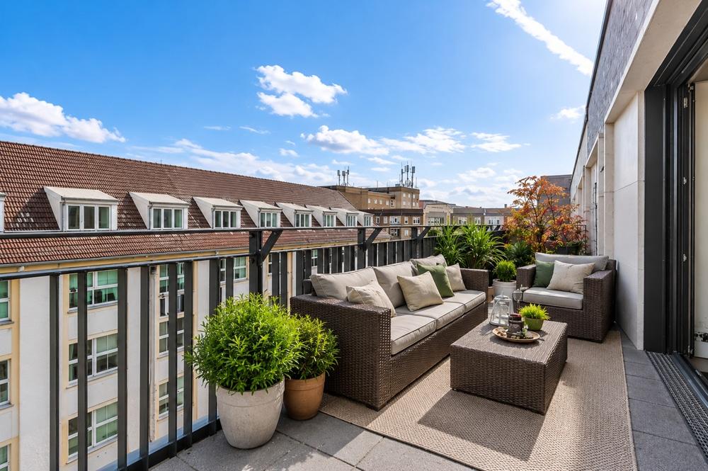 - This bright penthouse apartment is located in an exclusive residential building in the heart of Berlin — Mitte