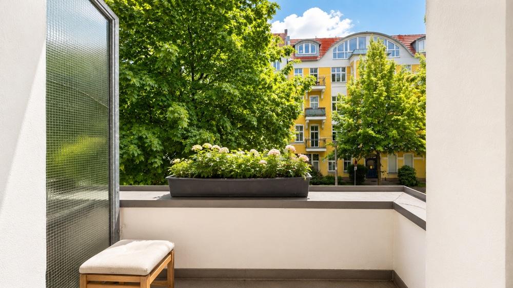 - This charming two-room apartment is located in one of Pankow's most attractive residential neighbourhoods, close to the border with — Pankow