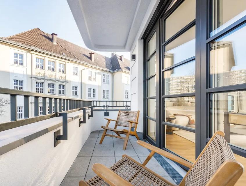 - This brand-new luxury property development 'Am Winterfeldt' benefits from an exceptional location in the central district of Schoneberg — Schoneberg