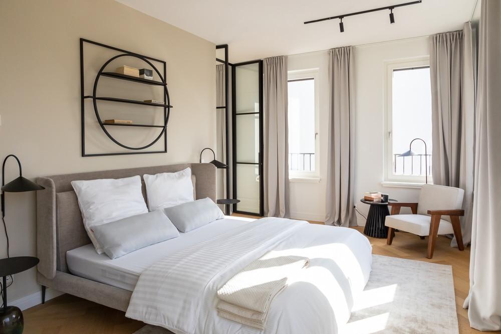 - The property is located in one of the most sought-after residential addresses in Charlottenburg and embodies the lifestyle of City West — Charlottenburg